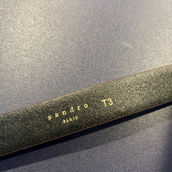 Carla Croc-effect Leather Belt In Claret - Picture 7 of 7